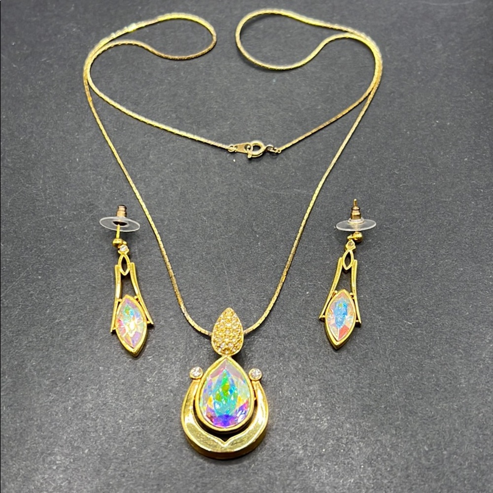 Vintage WW rhinestone necklace and earrings set